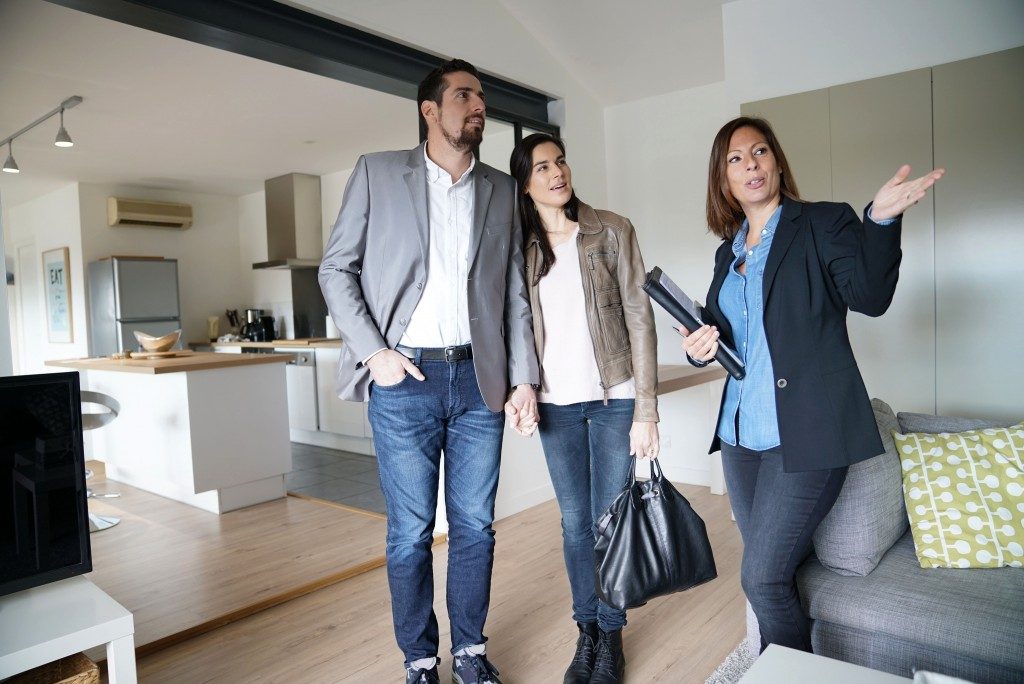 couple visiting a new house