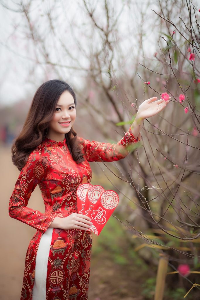 chinese women holding red luck envelopes